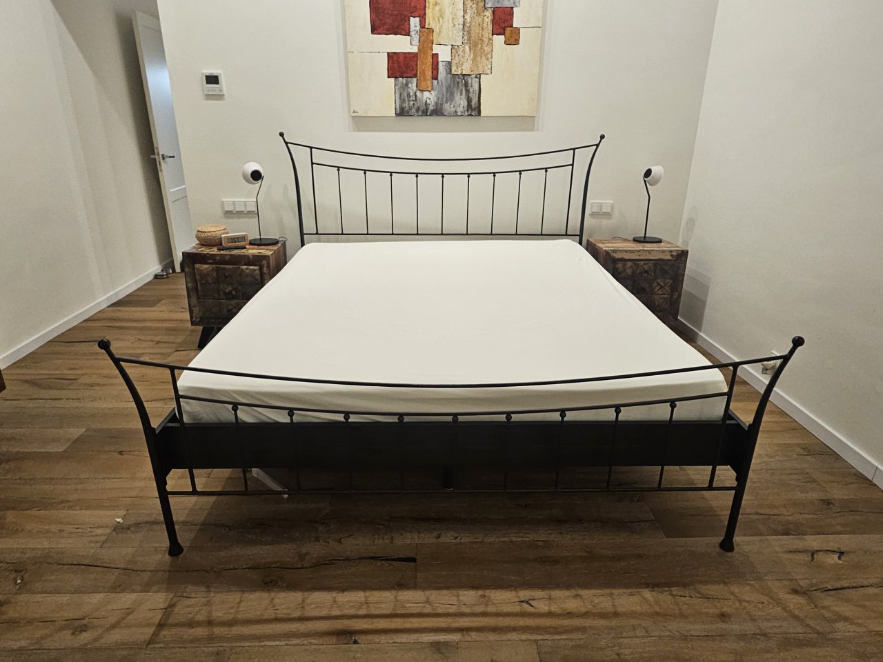 Hochwertiges Metallbett 180x200 cm inkl.  Lattenroste & Matratzen