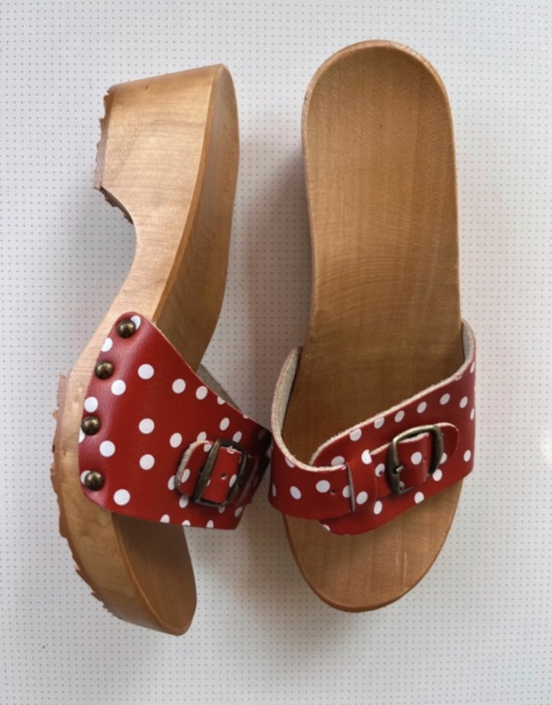 Holz- und ledersandalen