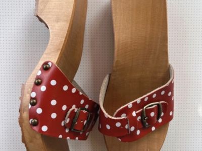Holz- und ledersandalen