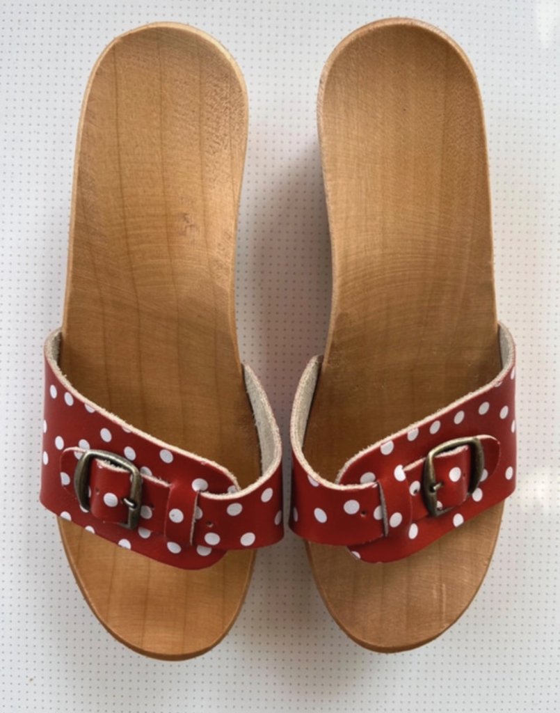 Holz- und ledersandalen