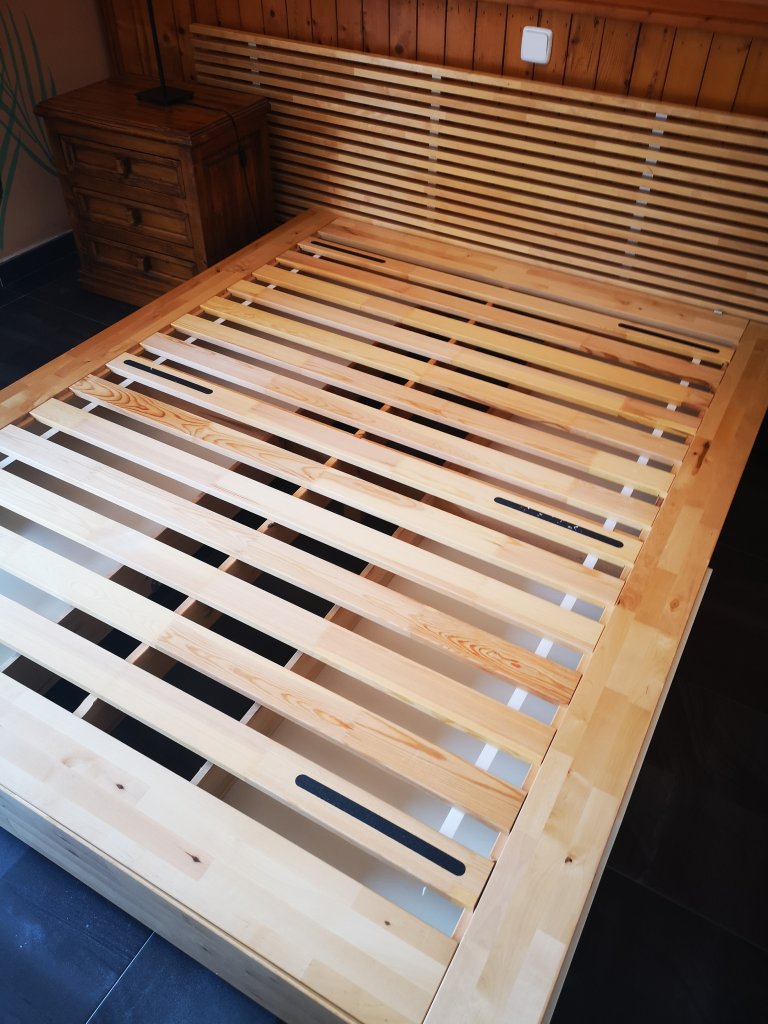 Holzbett mit 4 Schubladen, all inklusive