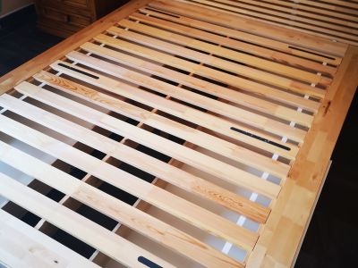 Holzbett mit 4 Schubladen, all inklusive