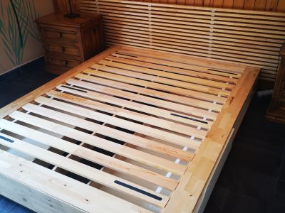 Holzbett mit 4 Schubladen, all inklusive