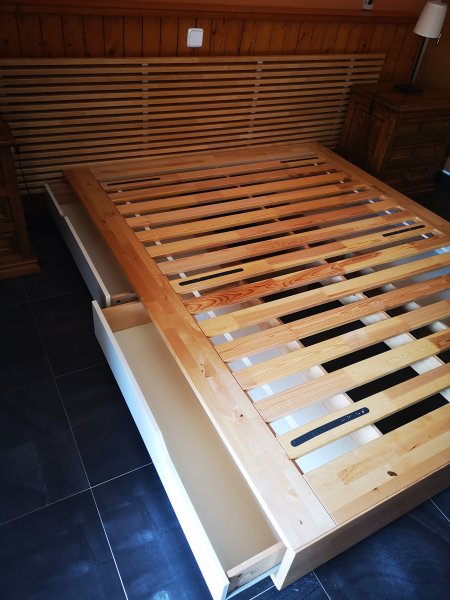 Holzbett mit 4 Schubladen, all inklusive