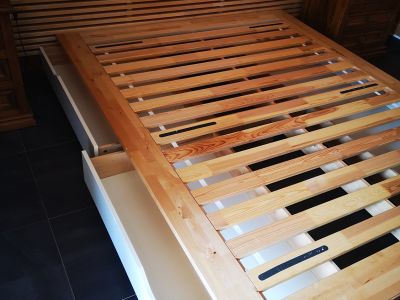 Holzbett mit 4 Schubladen, all inklusive