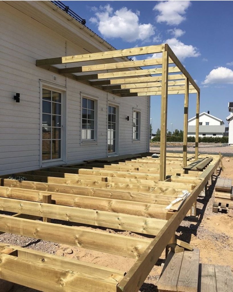 Wooden porches and pergolas