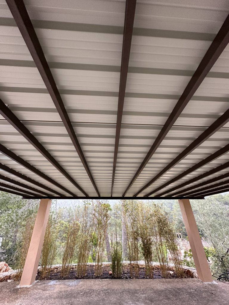 Wooden porches and pergolas