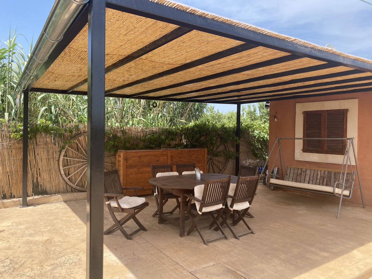 Wooden porches and pergolas