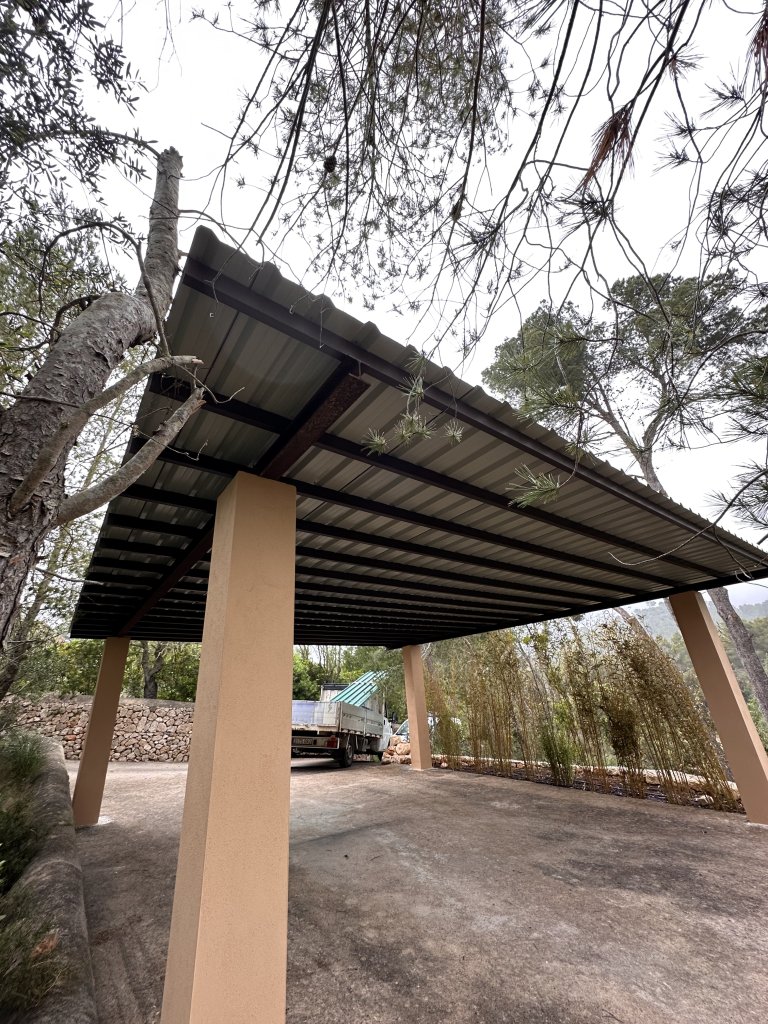 Wooden porches and pergolas