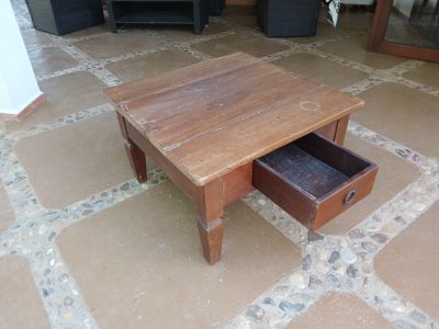 Holztisch
