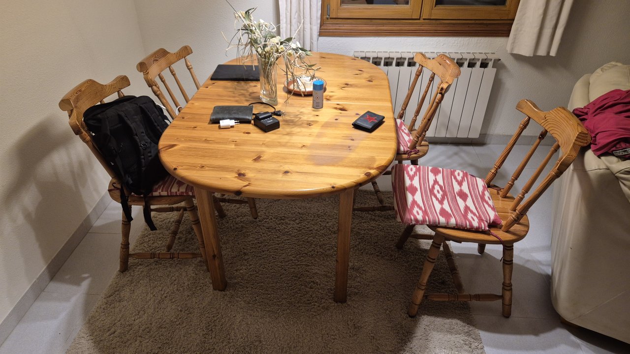 Holztisch mit 5 Stühlen Pinie