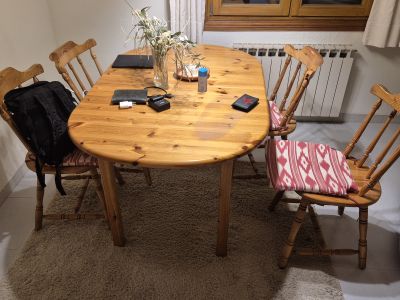 Holztisch mit 5 Stühlen Pinie