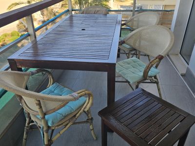 Holztisch mit Beistelltisch für Balkon Garten