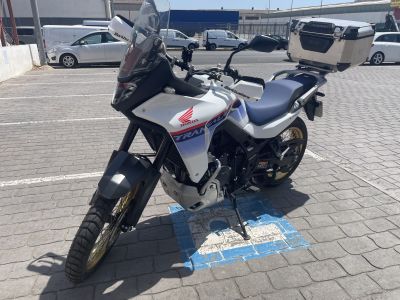 Honda Transalp 750 XL Einziger Besitzer. Baujahr 8/2024 mit 3.700 km. Vollständige Wartung und offizielle Garantie