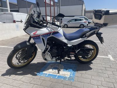 Honda Transalp 750 XL Einziger Besitzer. Baujahr 8/2024 mit 3.700 km. Vollständige Wartung und offizielle Garantie