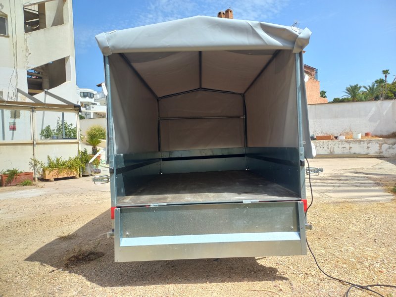 Humbaur Anhänger mit Plane und Stützrad, Last 750 KG neuwertig