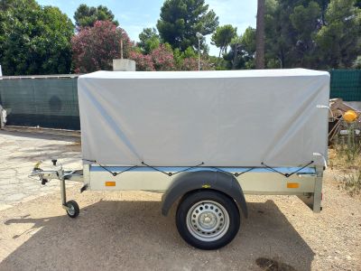 Humbaur Anhänger mit Plane und Stützrad, Last 750 KG neuwertig