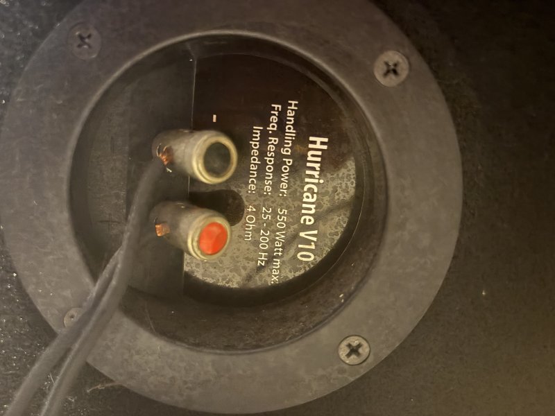 Hurricane V10 Subwoofer im Bassreflexgehäuse