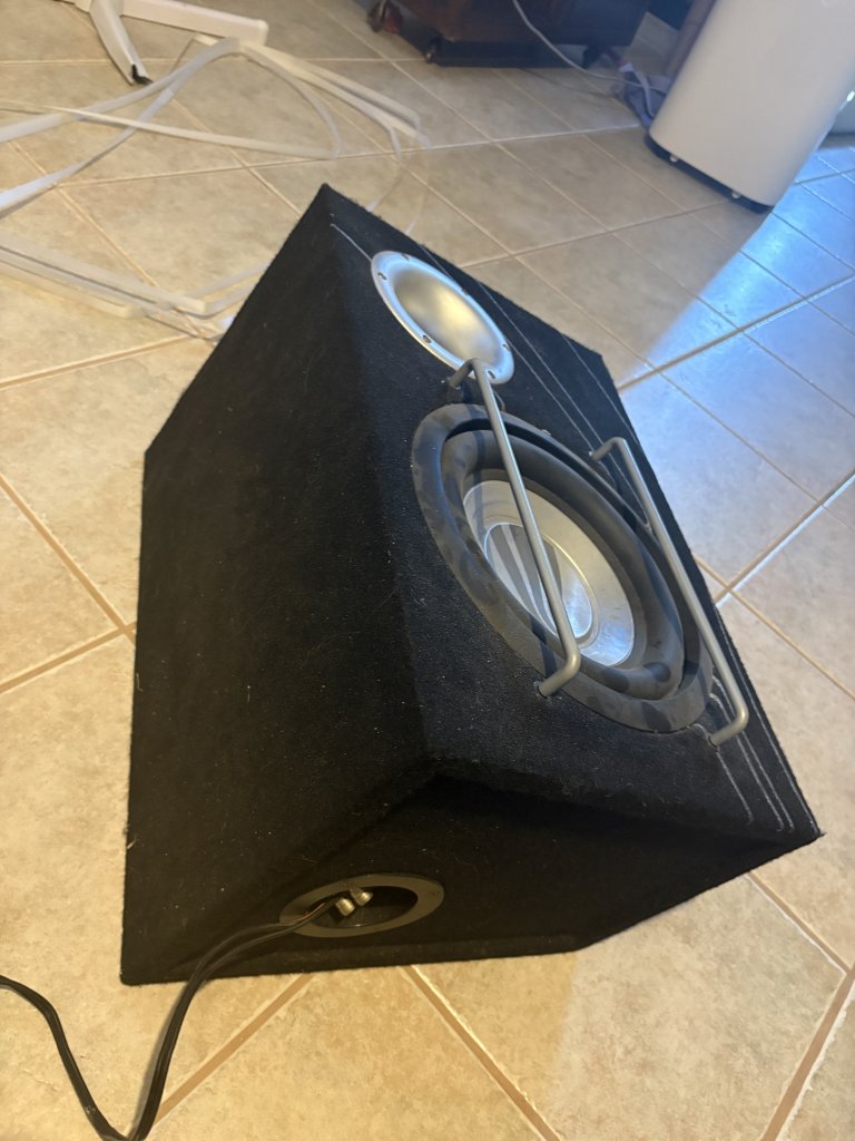 Hurricane V10 Subwoofer im Bassreflexgehäuse
