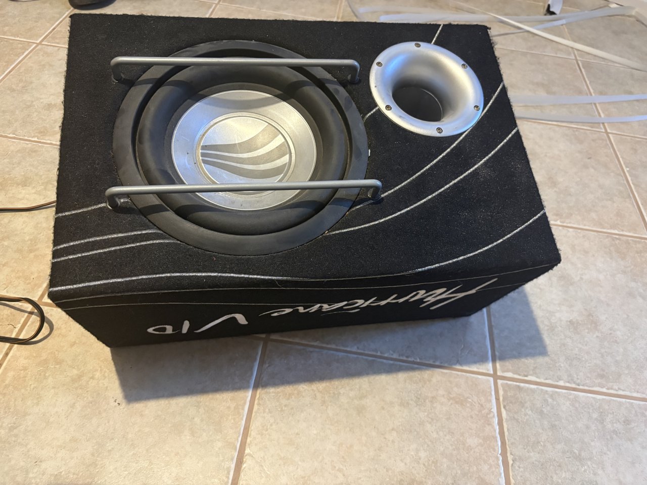 Hurricane V10 Subwoofer im Bassreflexgehäuse