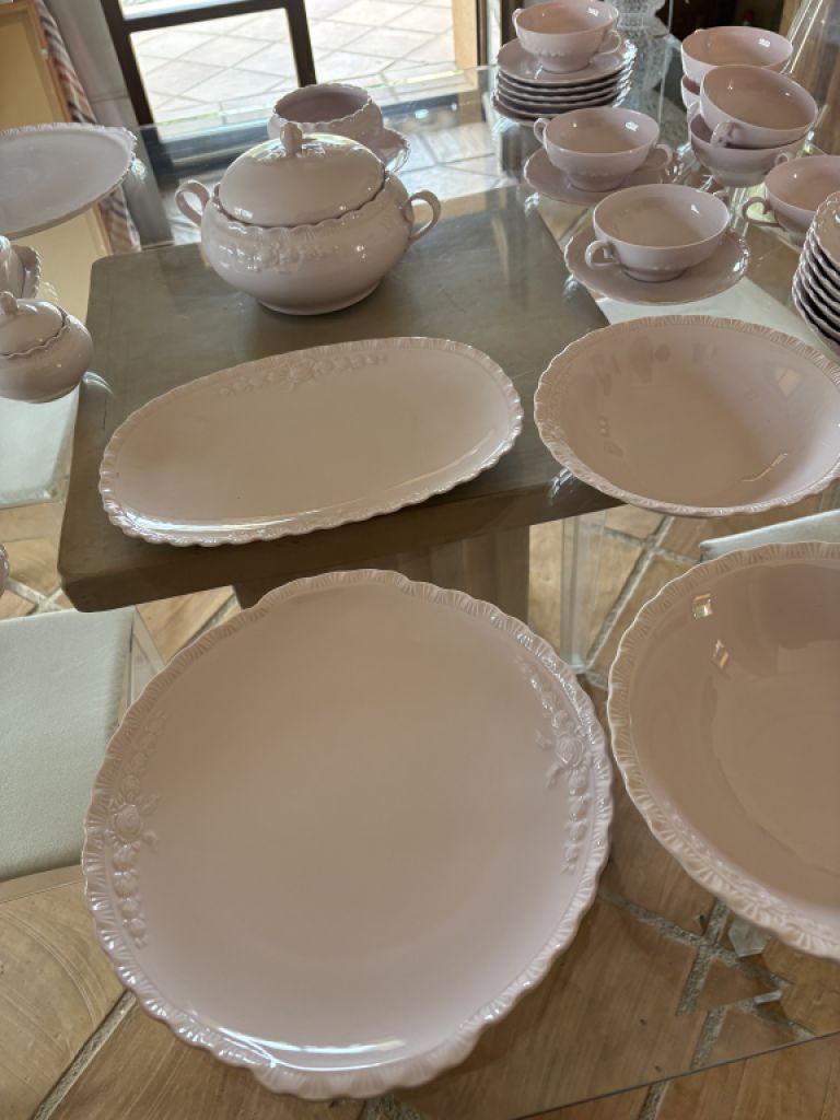Hutschenreuther Porzellan Rosé komplett für 8 Personen