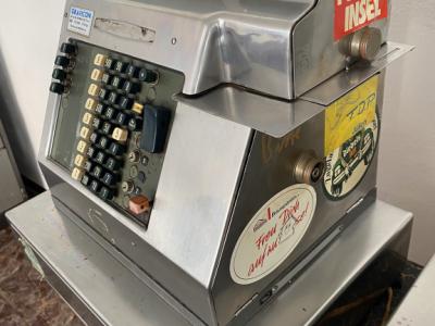 Ich verkaufe alte Kasse. Interesse an Beratung