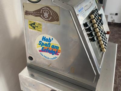 Ich verkaufe alte Kasse. Interesse an Beratung