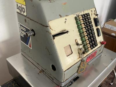 Ich verkaufe alten Kassenautomaten