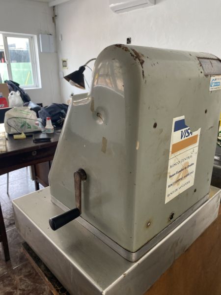 Ich verkaufe alten Kassenautomaten