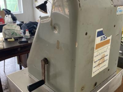 Ich verkaufe alten Kassenautomaten