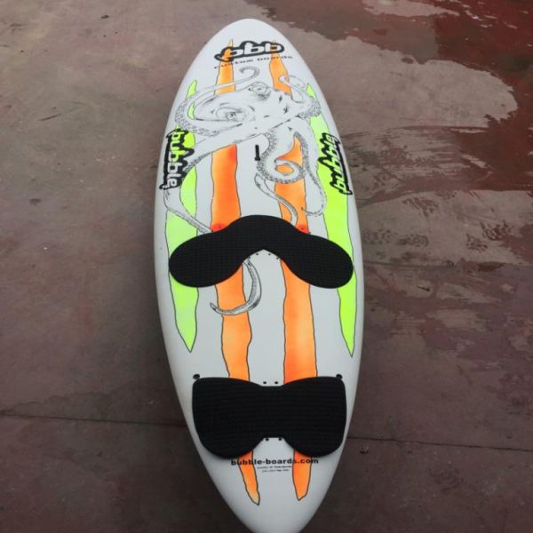 Vendo tabla de Windsurf Marca Bubble  medidas 229/59,5 Litros 96 Litros.