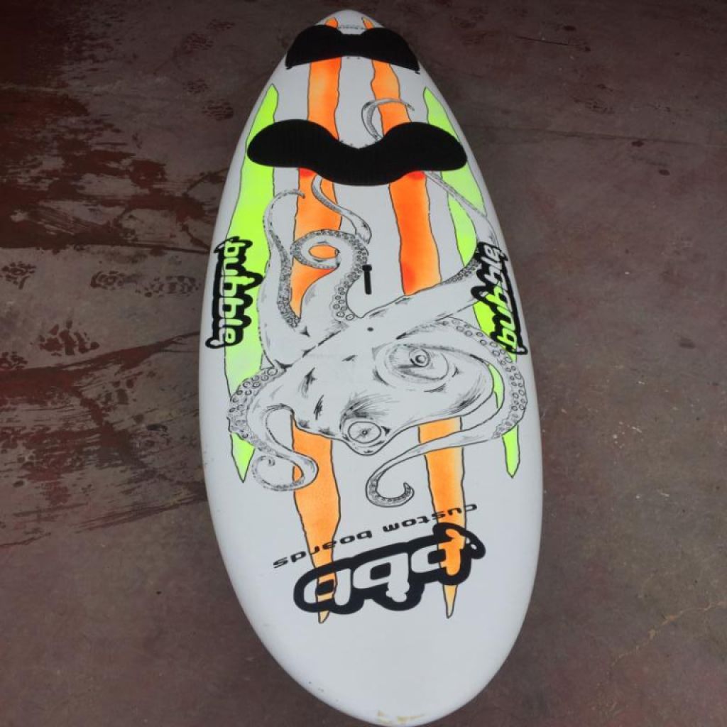 Vendo tabla de Windsurf Marca Bubble  medidas 229/59,5 Litros 96 Litros.