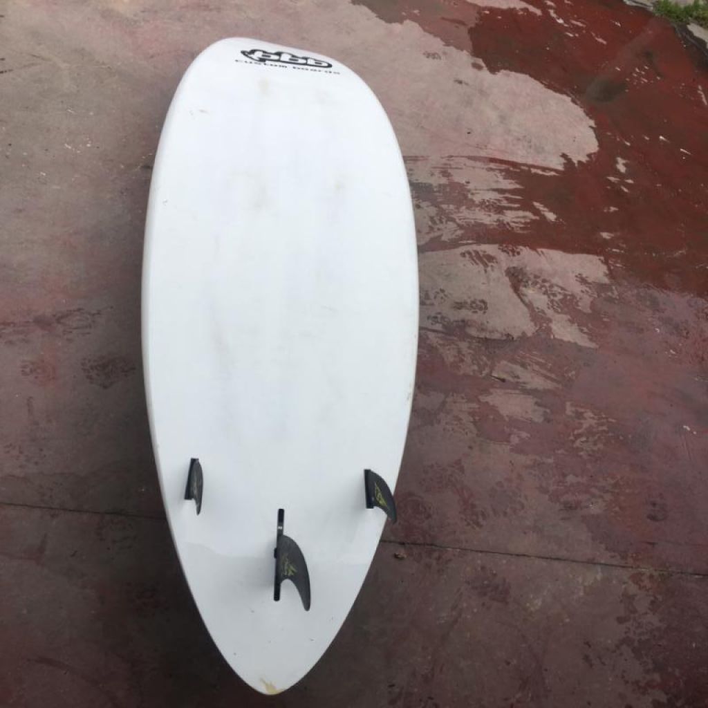 Vendo tabla de Windsurf Marca Bubble  medidas 229/59,5 Litros 96 Litros.