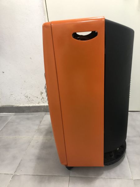 Vendo una estufa de gas con una bombona de gas. La bombona de gas está vacía.