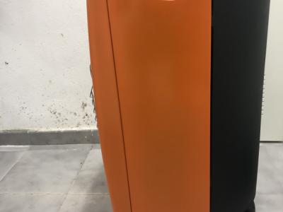 Vendo una estufa de gas con una bombona de gas. La bombona de gas está vacía.