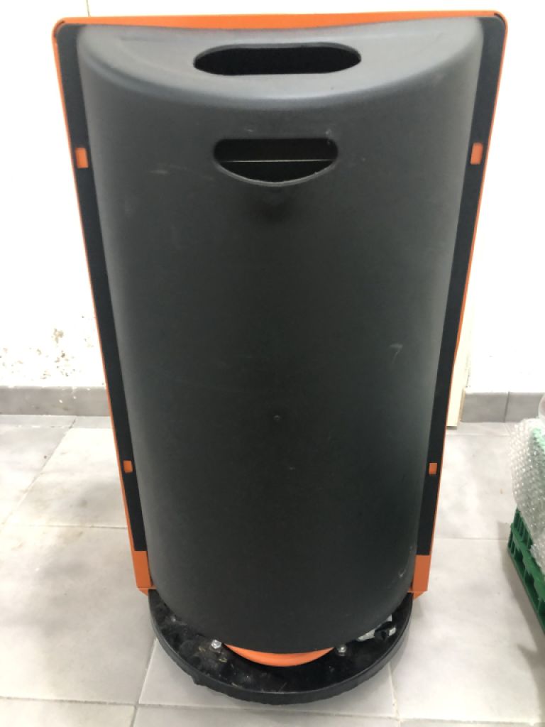 Vendo una estufa de gas con una bombona de gas. La bombona de gas está vacía.