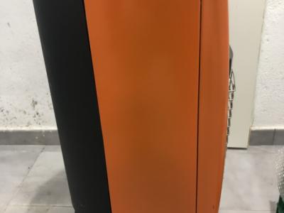 Vendo una estufa de gas con una bombona de gas. La bombona de gas está vacía.