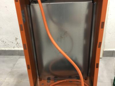 Vendo una estufa de gas con una bombona de gas. La bombona de gas está vacía.