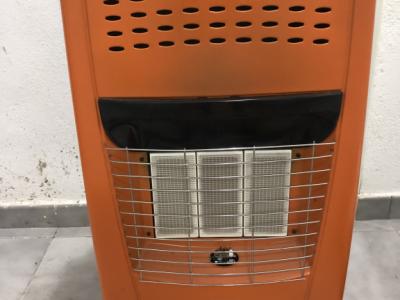 Vendo una estufa de gas con una bombona de gas. La bombona de gas está vacía.