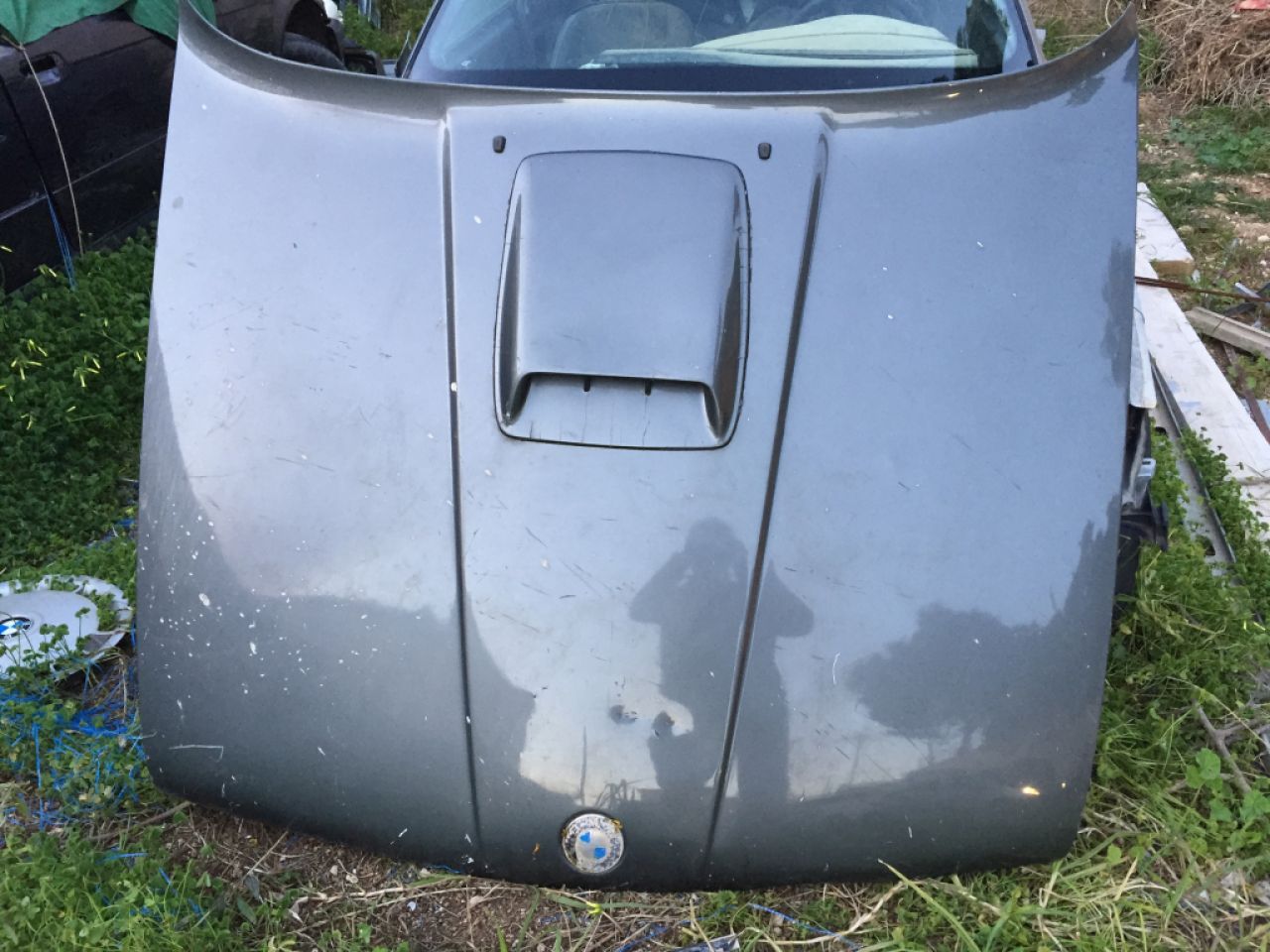 I sell capo of bmw series 3 bodywork E30 Clasico.