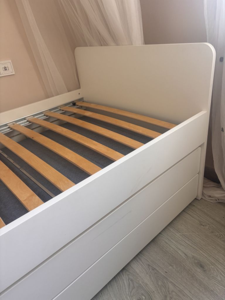 Cama Ikea SLÄKT blanca 90x200 (180x200)