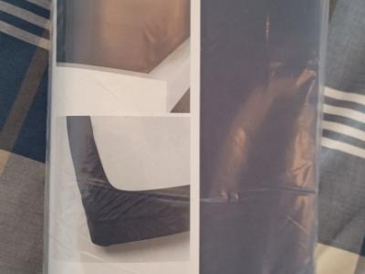 IKEA HEMNES Bett & Nachttisch + Matratze + Matratzenauflage + Lampe + Neue Bettwäsche - (2 zum Verka