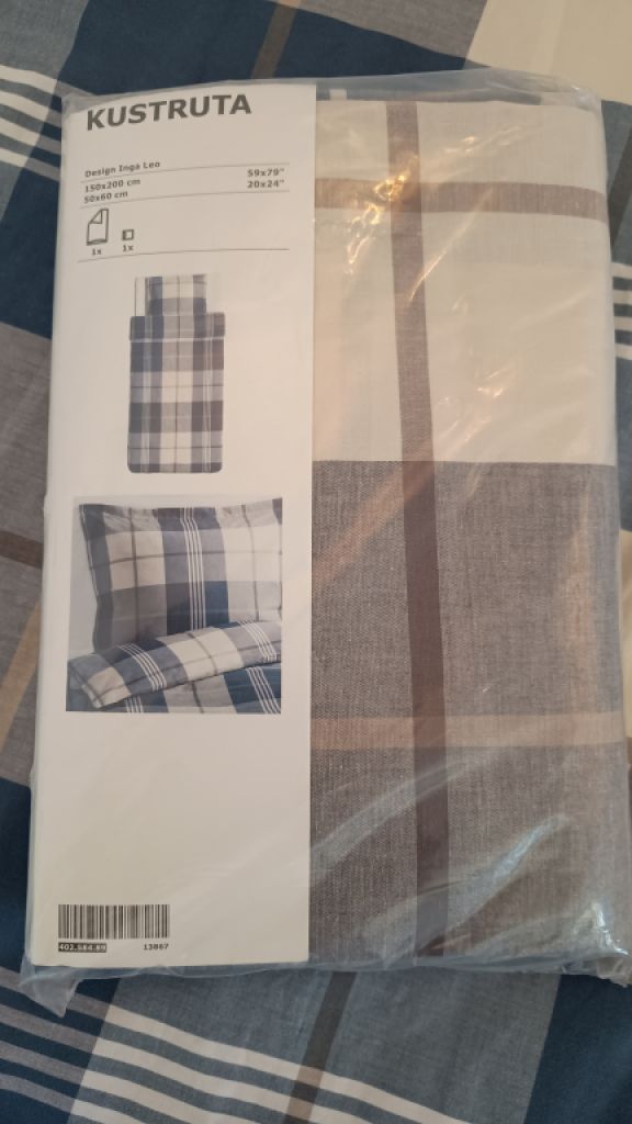 IKEA HEMNES Bett & Nachttisch + Matratze + Matratzenauflage + Lampe + Neue Bettwäsche - (2 zum Verka