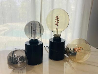 IKEA MARKFROST Tischlampen (2 Stück) + 4 MOLNART LED-Glühbirnen