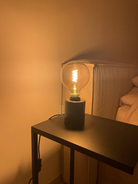 IKEA MARKFROST Tischlampen (2 Stück) + 4 MOLNART LED-Glühbirnen