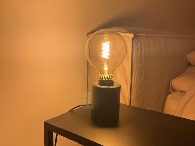 IKEA MARKFROST Tischlampen (2 Stück) + 4 MOLNART LED-Glühbirnen
