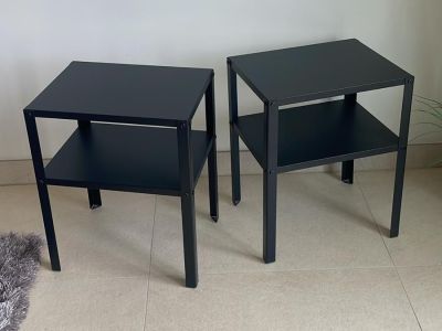 Mesa auxiliar metálica IKEA 2 estantes, modelo KNARREVIL - baja 28 cm de altura