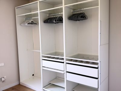 Armario IKEA PAX 250 cm con accesorios interiores