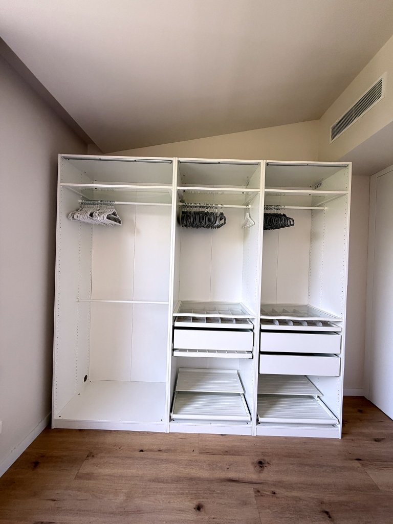 Armario IKEA PAX 250 cm con accesorios interiores