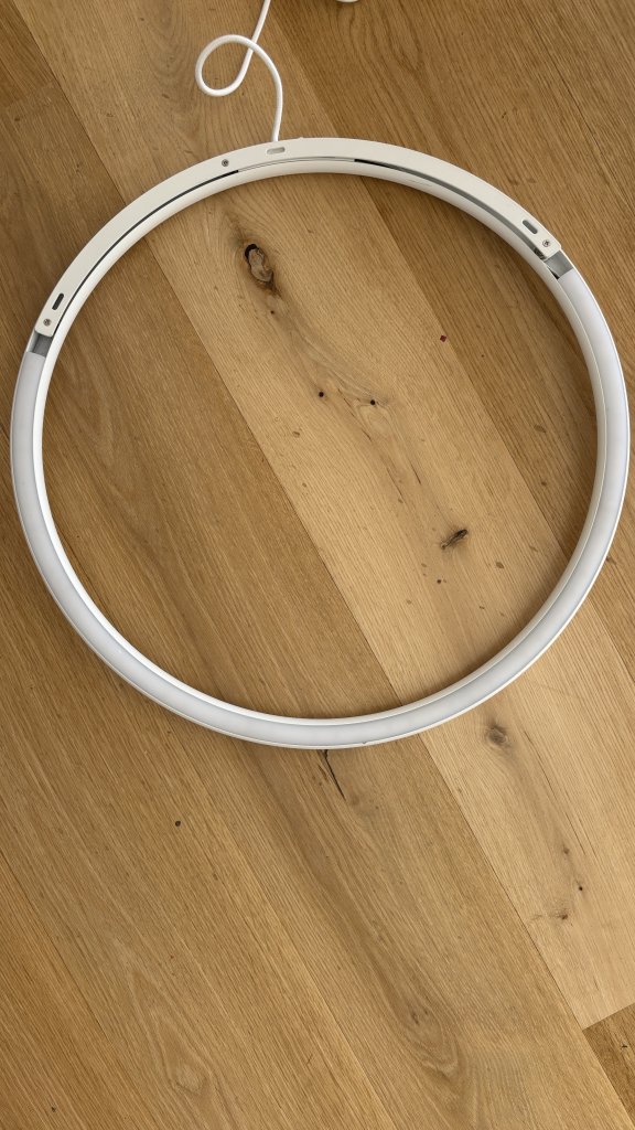 Lámpara de pared LED IKEA VARMBLIXT blanca sin usar